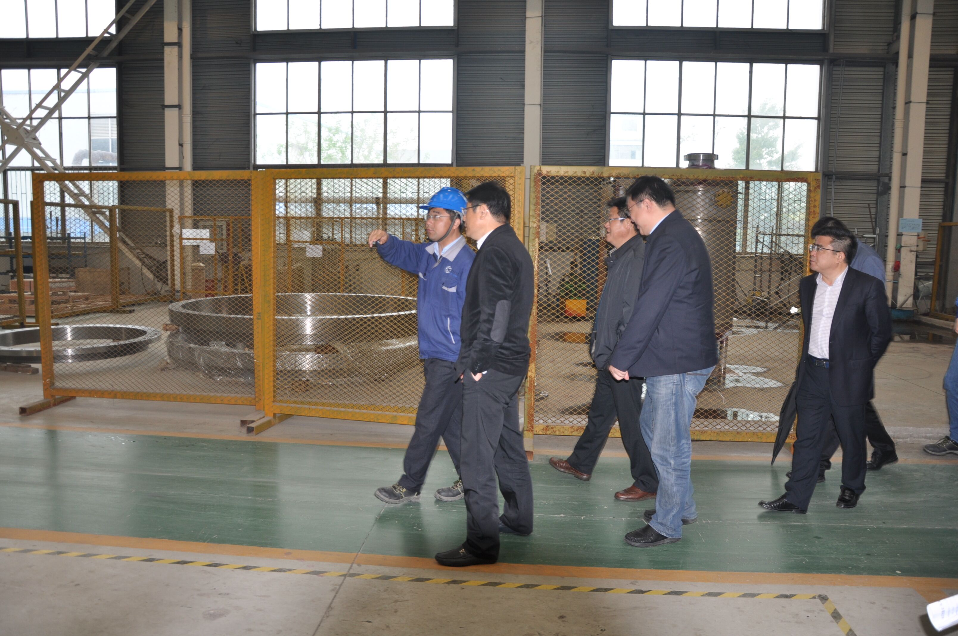 江宁经济技术开发区领导参观胜德装备